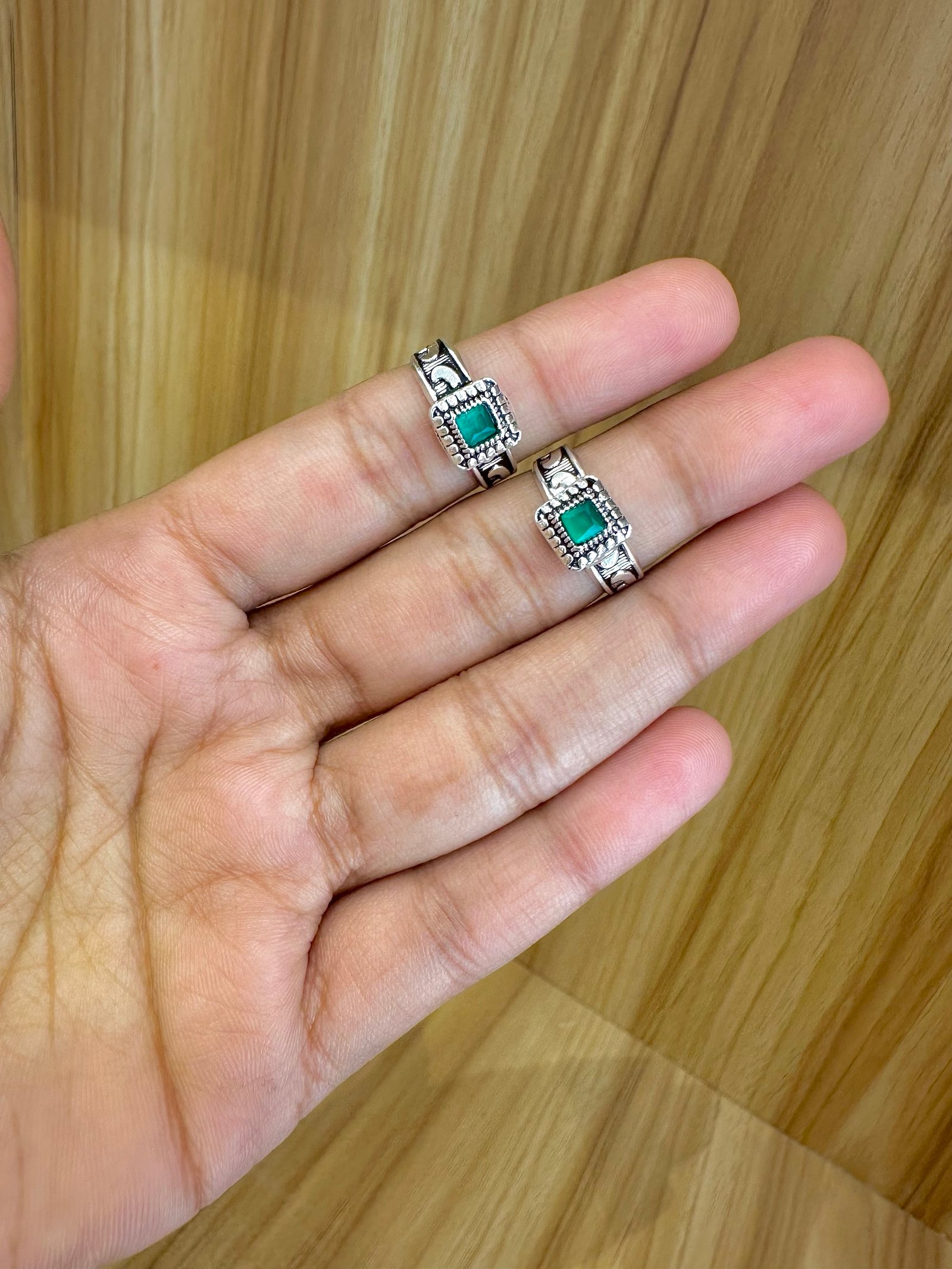 Silver green stoned antique adjustable toe rings