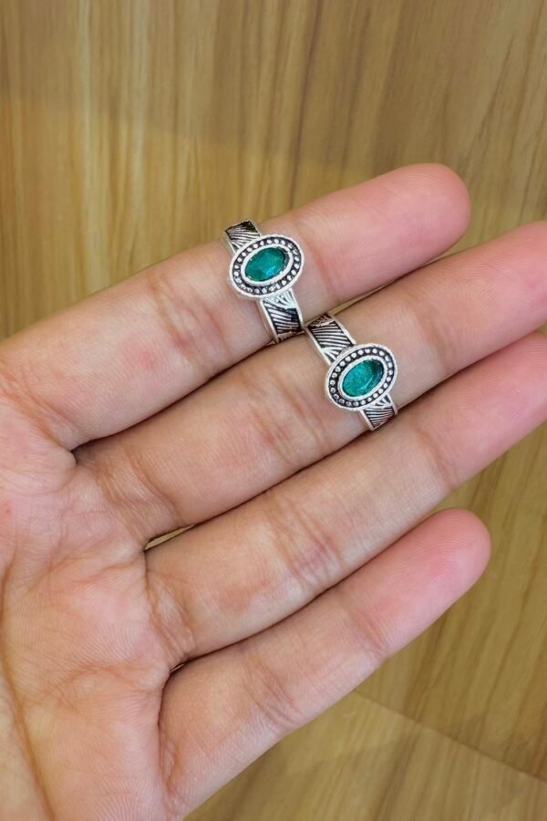 Silver green stoned antique adjustable toe rings