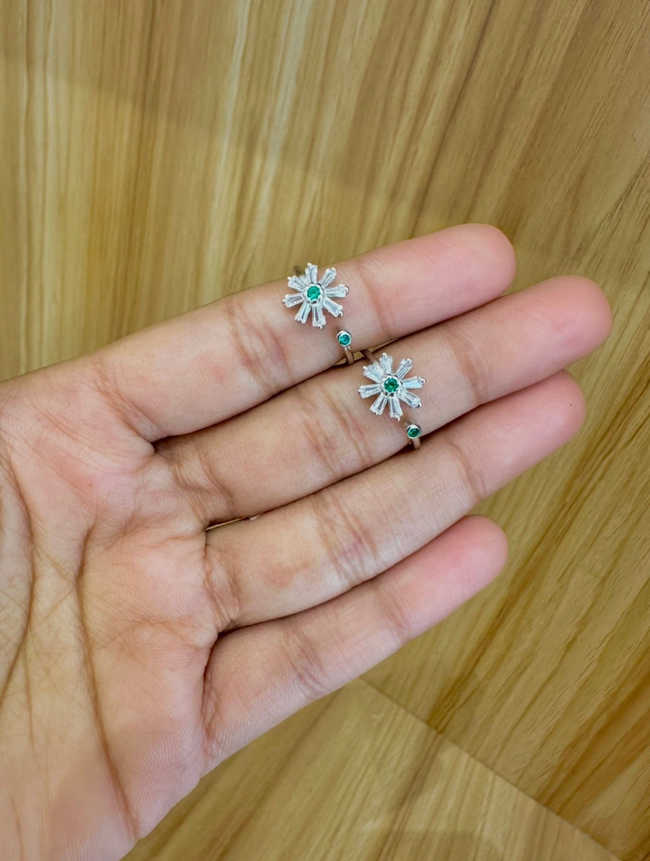 92.5 silver floral green stoned adjustable toe rings