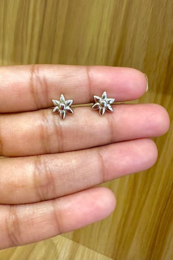 92.5 silver floral stud - South screw
