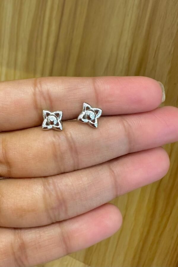 92.5 Silver four-pointed star studs - South screw